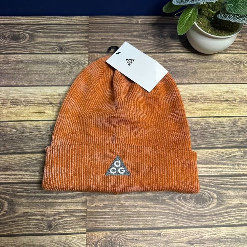 Nike Peak ACG Beanie Winter Hat NWT ONE SIZE (Orange) Unisex (FJ6297-893) - Picture 1 of 8